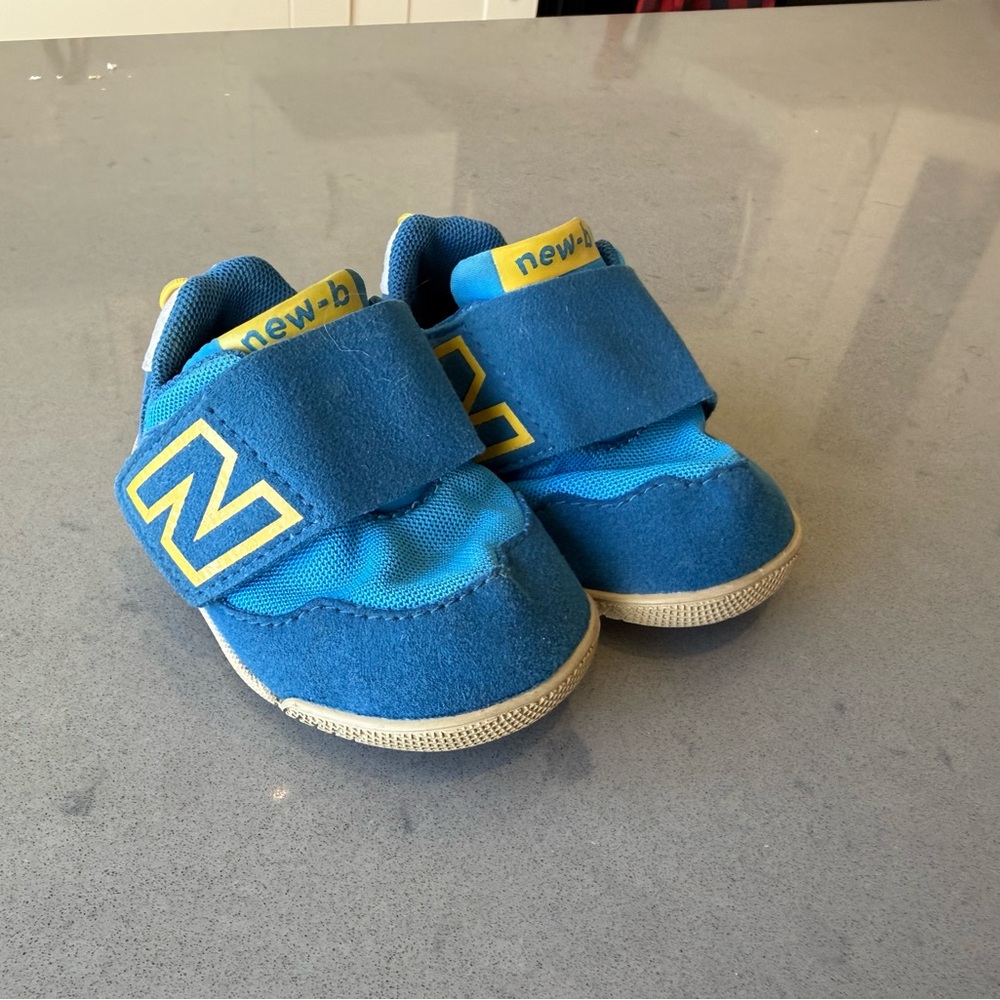 New Balance baby/Toddler New B Blue Sneakers size 2